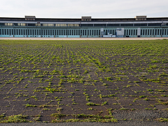 ANNA THIELE - TEMPELHOF. METAMORPHOSE I