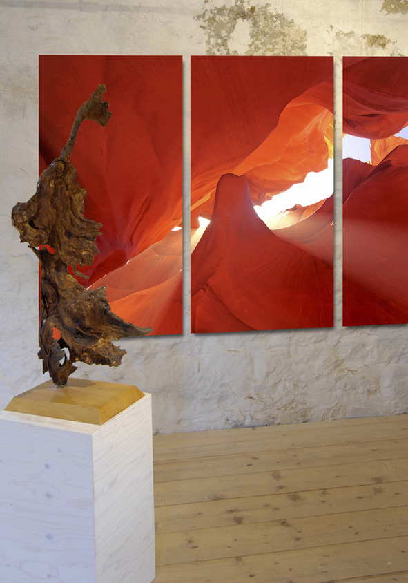 Großformatige Reise-Fotografien und Skulpturen