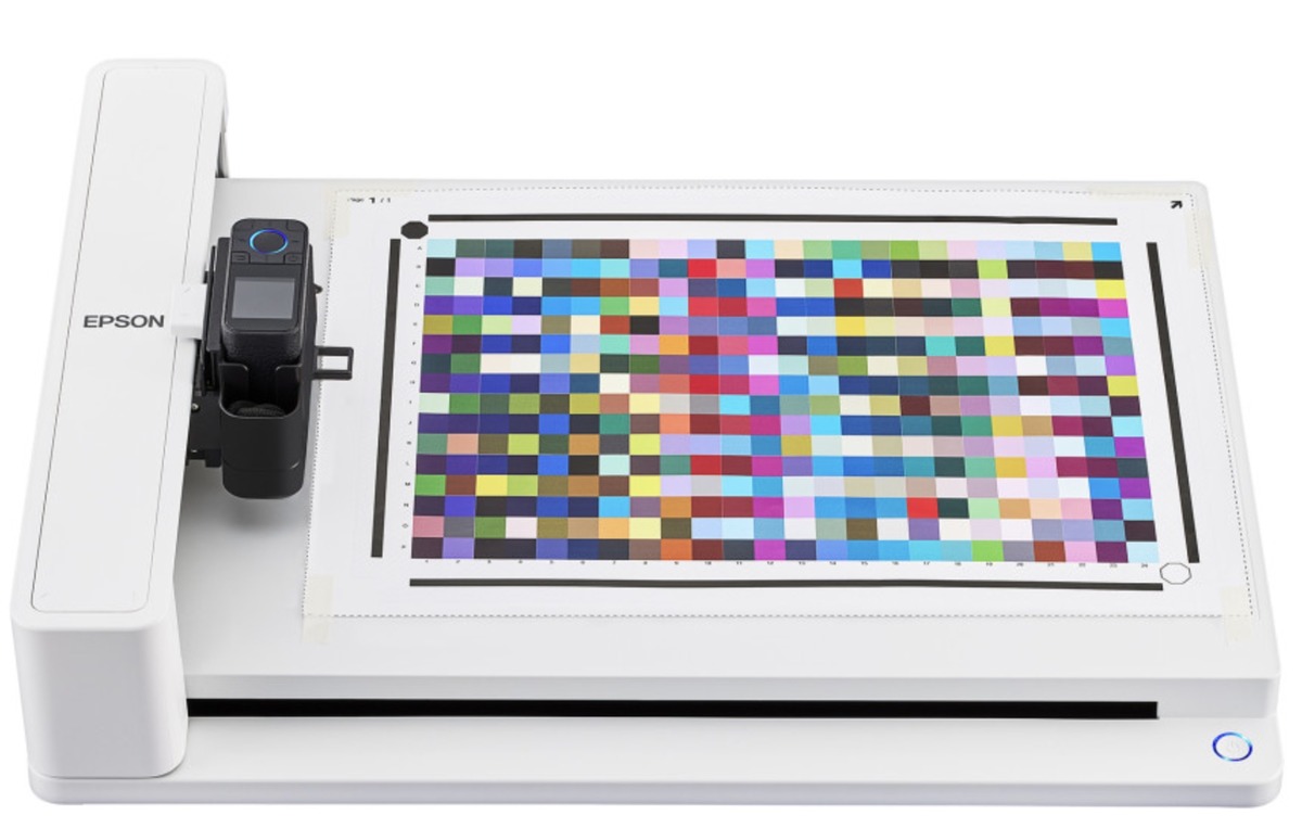Der automatische Scantisch von Epson zum Einmessen der Patches mttels Spektralfotometer SD-10