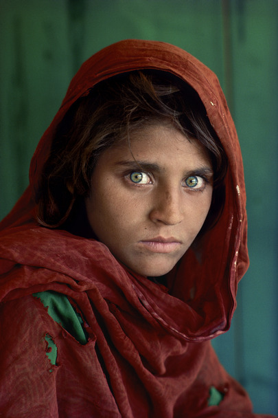  Steve McCurry •Afghan Girl • Sharbat Gula • Pakistan, 1984