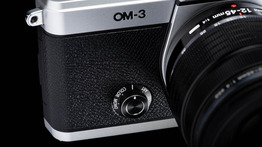 OM-3 von OM-Digital Systems mit dem Kreativen Einstellrad aufder gehäusevorderseite